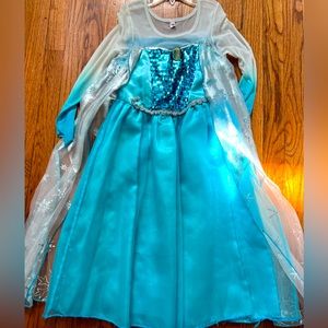 Halloween 🎃 sale! Elsa costume, not Disney but very pretty size 10/12